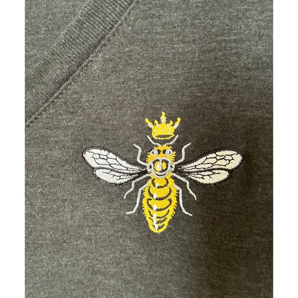 Ann Arbor Queen Bee Embroidered Short Sleeve V-neck Tee size L - Picture 2 of 4